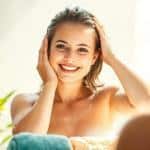 Beneficios de usar agua fría al lavar el cabello