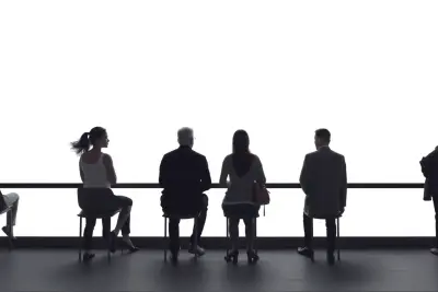 Hansi Flick dirigiendo en partido de fútbol, entrenador exitoso y figura clave en fichajes deportivos